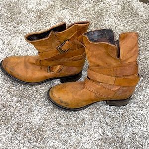 Steve Madden brown boots